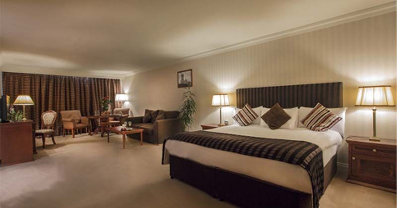 Executive Suite Kind Bed